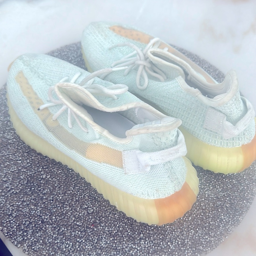 Yeezy 350 mint & cream 
9.5 men
